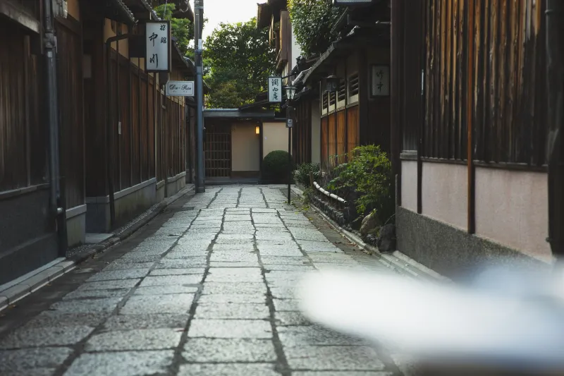 The Farewell That Never Ends: Japan's Forgotten Rituals of Departure and What They Reveal About a Culture That Honors the Last Moment as Much as the First